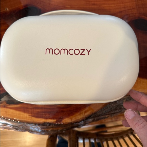 Momcozy White Wireless Pump - Picture 3 of 3